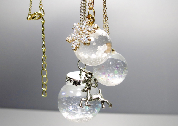 Fee Kette Schneekugel mit Schnee, Fee mit Kristallflügeln/Geschenk für Sie/Winter Kette/Schneekugelkette